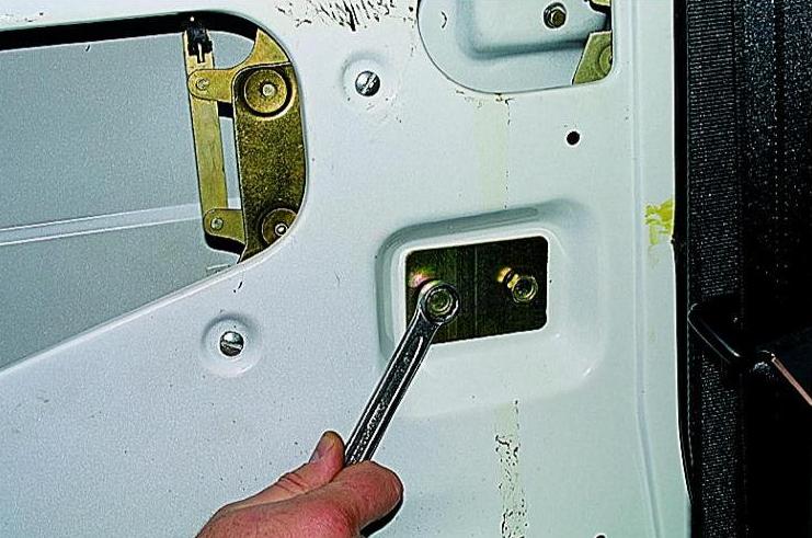 Ремонт дверей ГАЗ